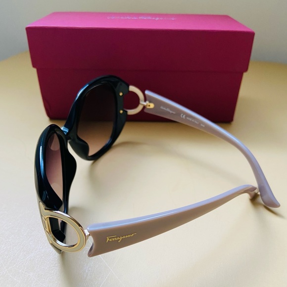 Salvatore Ferragamo Sunglasses Black NWT - Picture 3 of 6